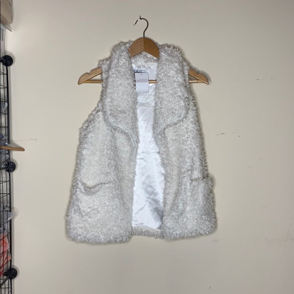 Coffee Shop Shaggy Faux Fur Vest Size Large